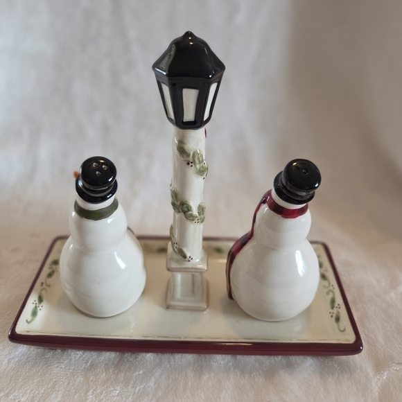 Grasslands Road MERRY - SNOWMAN 6.75" Salt & Pepper w/ Tray 3Pc Set Lamppost - Picture 6 of 12